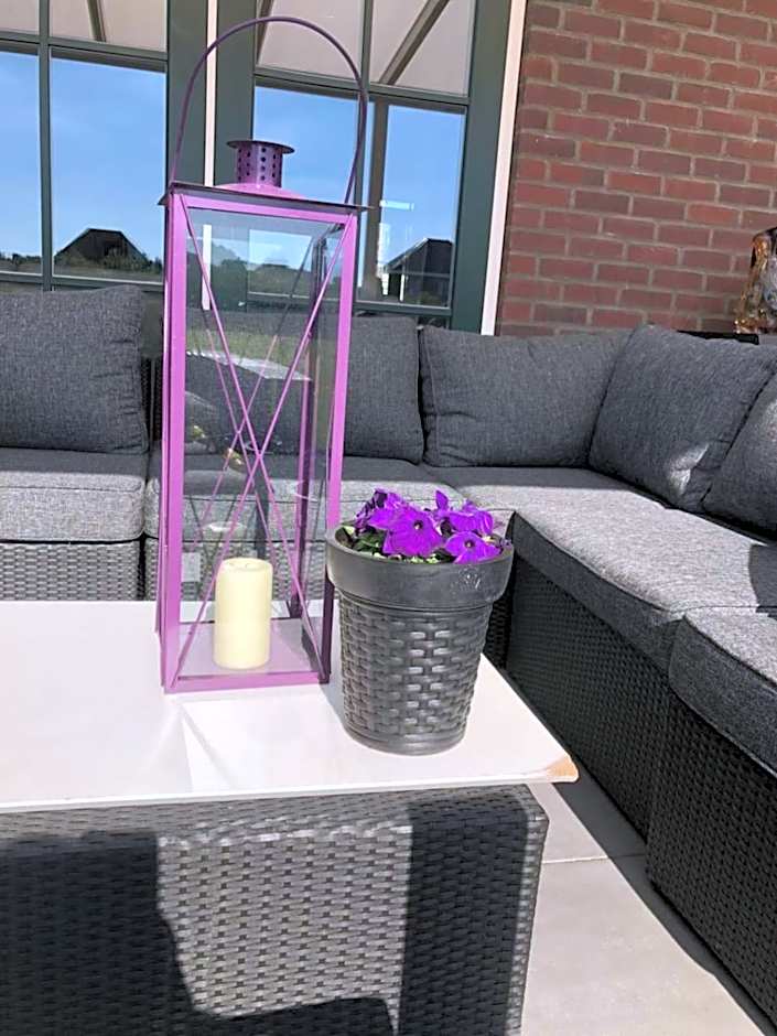 B&B nancy in holland met eigen badkamer , Jacuzzi niet inclusief , independent bathroom jacuzzi not included