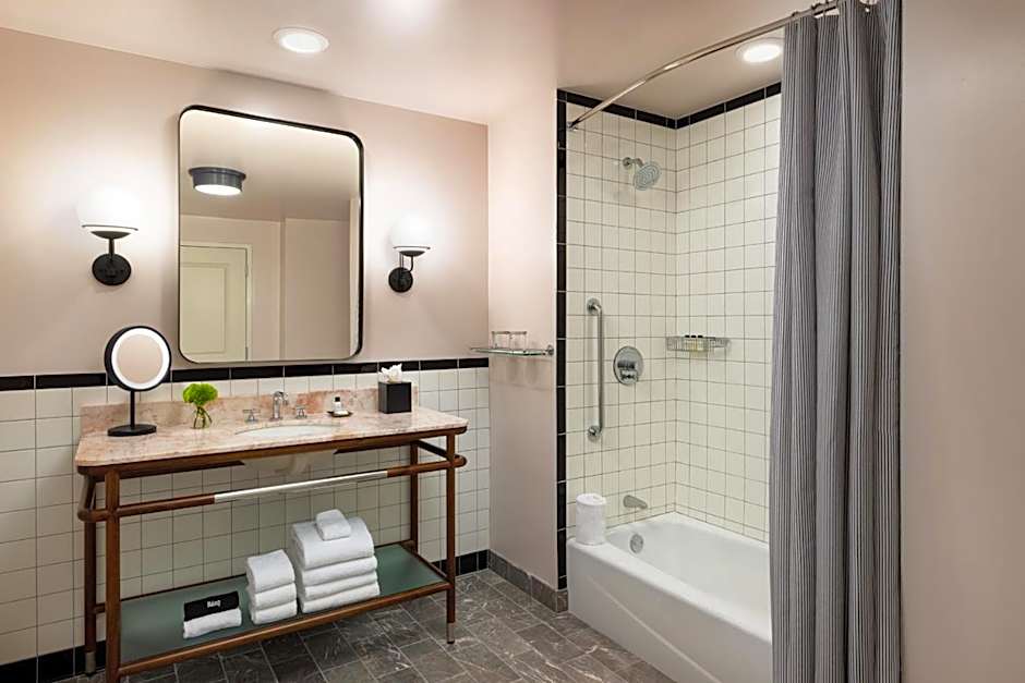 The Candler Hotel Atlanta, Curio Collection by Hilton