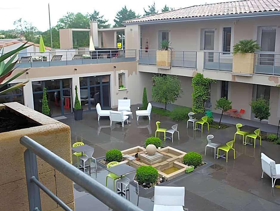 Patio De Violette