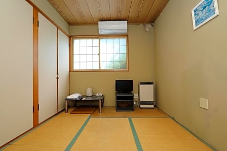 Japanese-Style Single Room with Shared Bathroom - Smoking