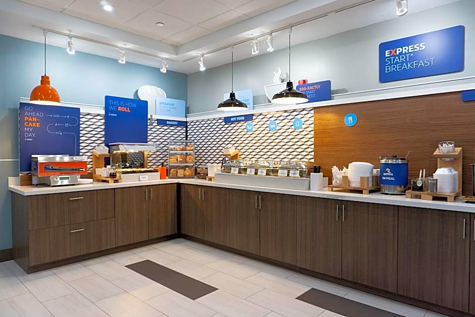 Holiday Inn Express & Suites Los Angeles Downtown West By IHG