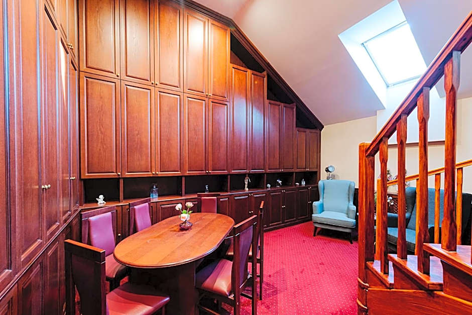 Petra Inn Apartments in historical palace Bratislava