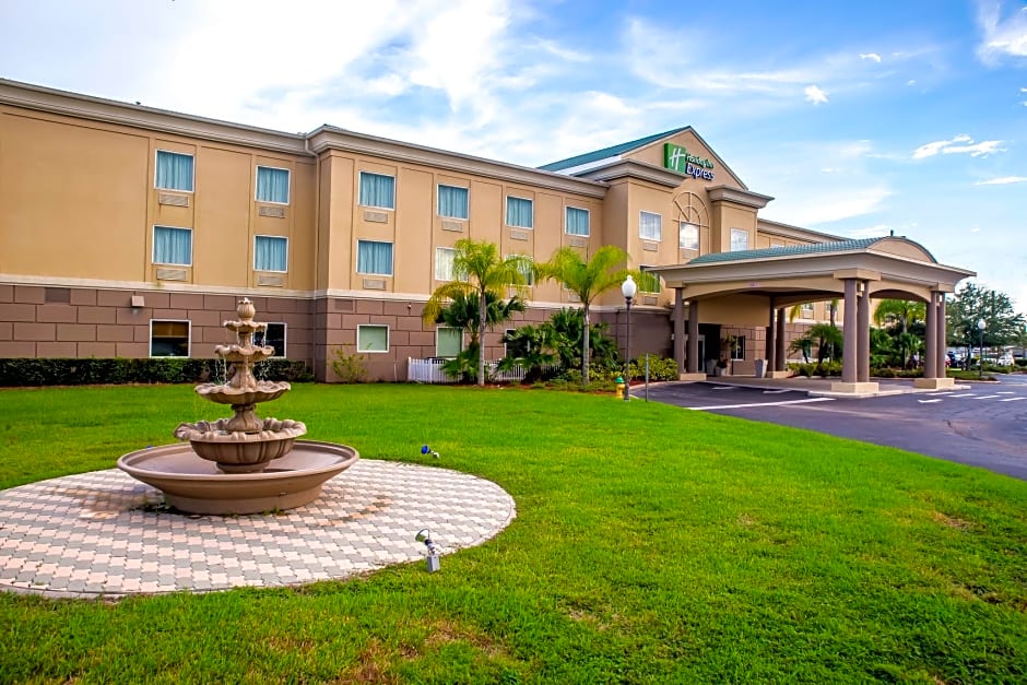 Holiday Inn Express Hotel & Suites Cocoa, an IHG Hotel