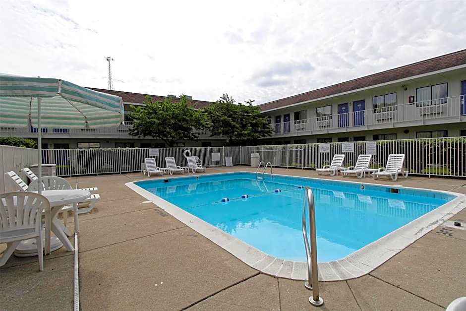 Motel 6-Amherst, OH - Cleveland West - Lorain
