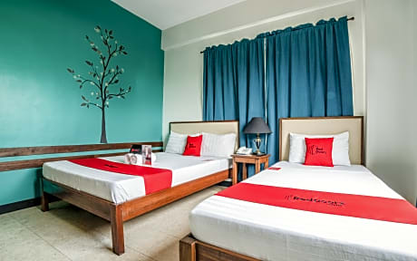 RedDoorz Deluxe Room