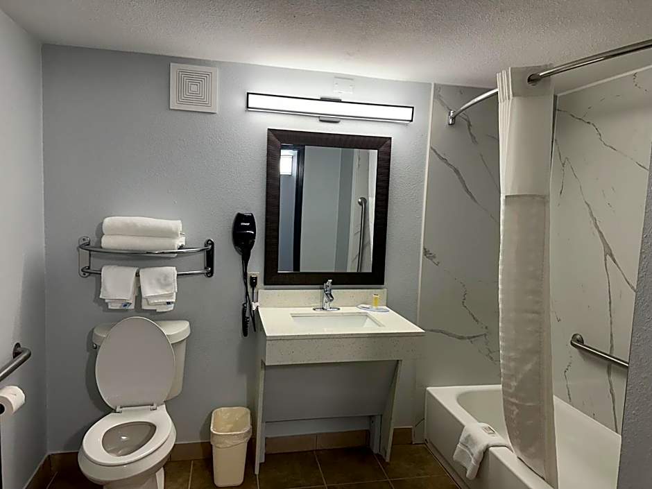 Super 8 by Wyndham Alexandria LA