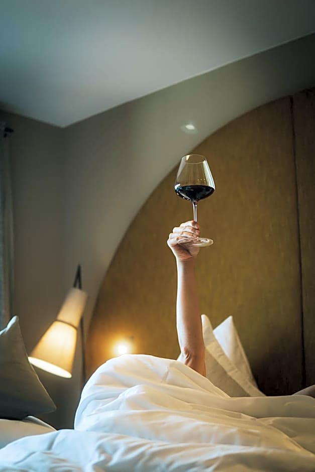 MONS suites wine passion