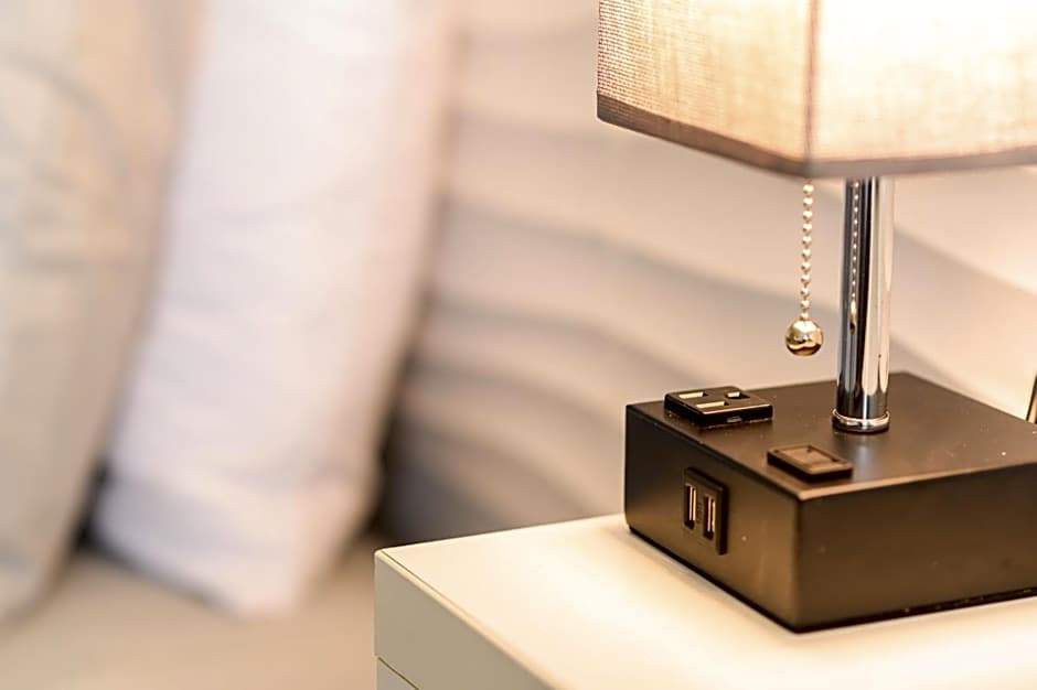 Disney 12 minutes for family, Pool and parking FREE