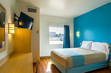 Queen Room - Disability Access - Non-Smoking