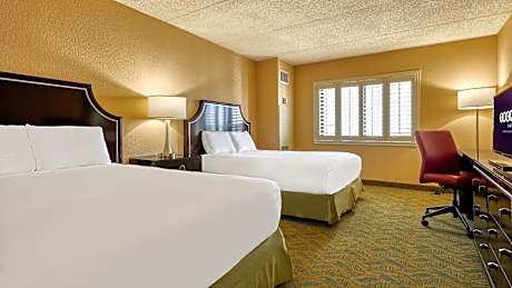 West, 2 Queen, Pool View, Non-Smoking