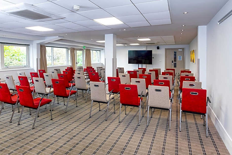 Holiday Inn Express Northampton - South By IHG