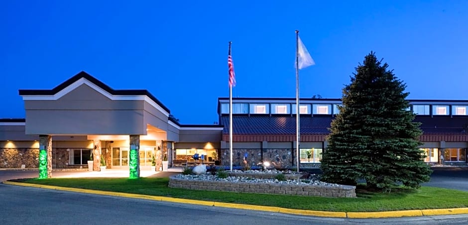 Holiday Inn Detroit Lakes, an IHG Hotel