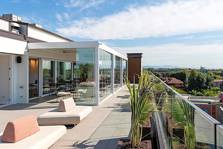 Helios Hotel & Restaurant