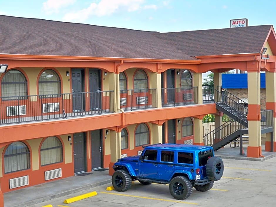 Scottish Inn and Suites Beaumont