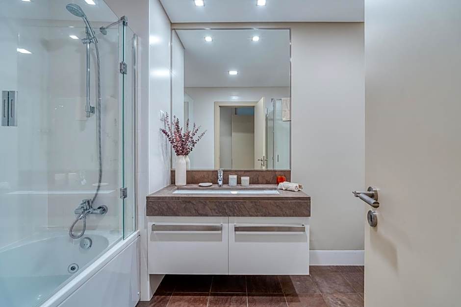 Suite BK - 3 Pools - Gym - AC - Huge Balcony