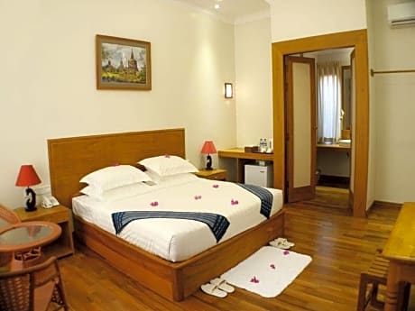 Classic Deluxe Double or Twin Room