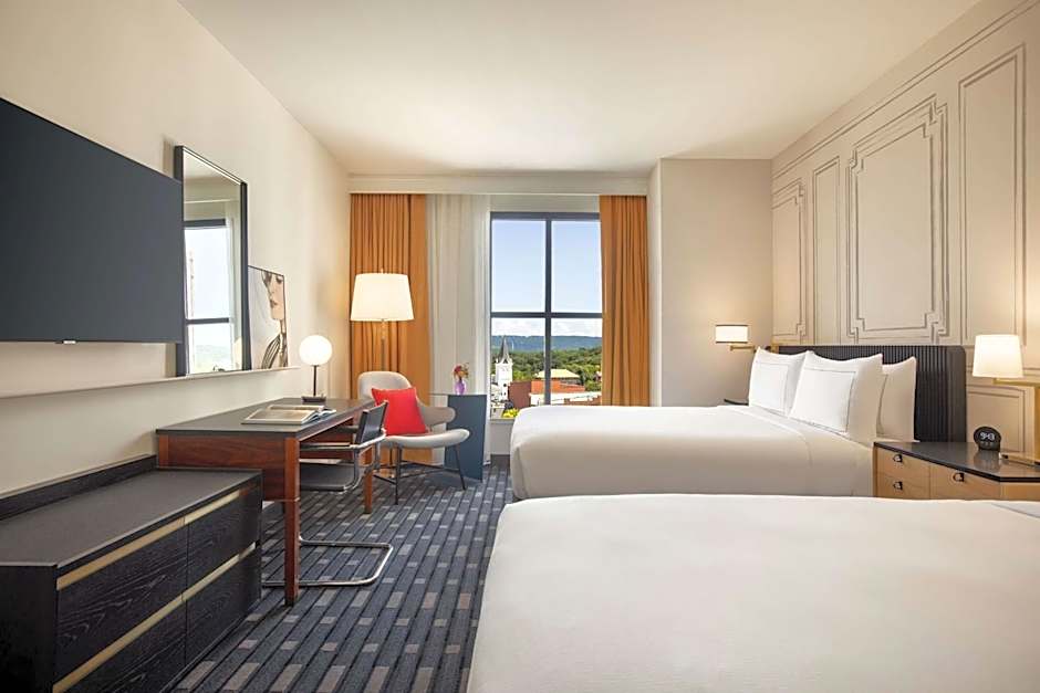 106 Jefferson Huntsville Curio Collection by Hilton