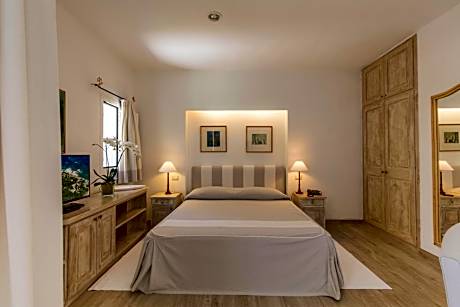 Junior Suite with Garden View