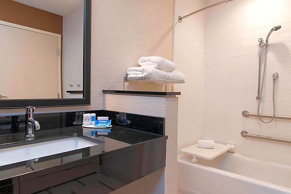 Fairfield Inn & Suites by Marriott Jackson Clinton