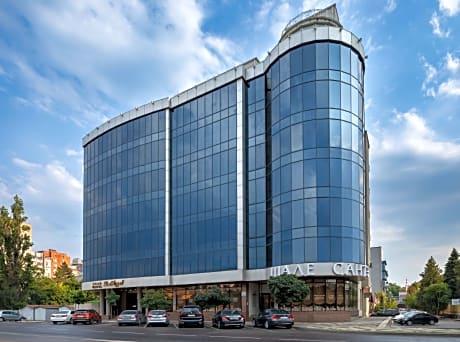 Red Royal Hotel