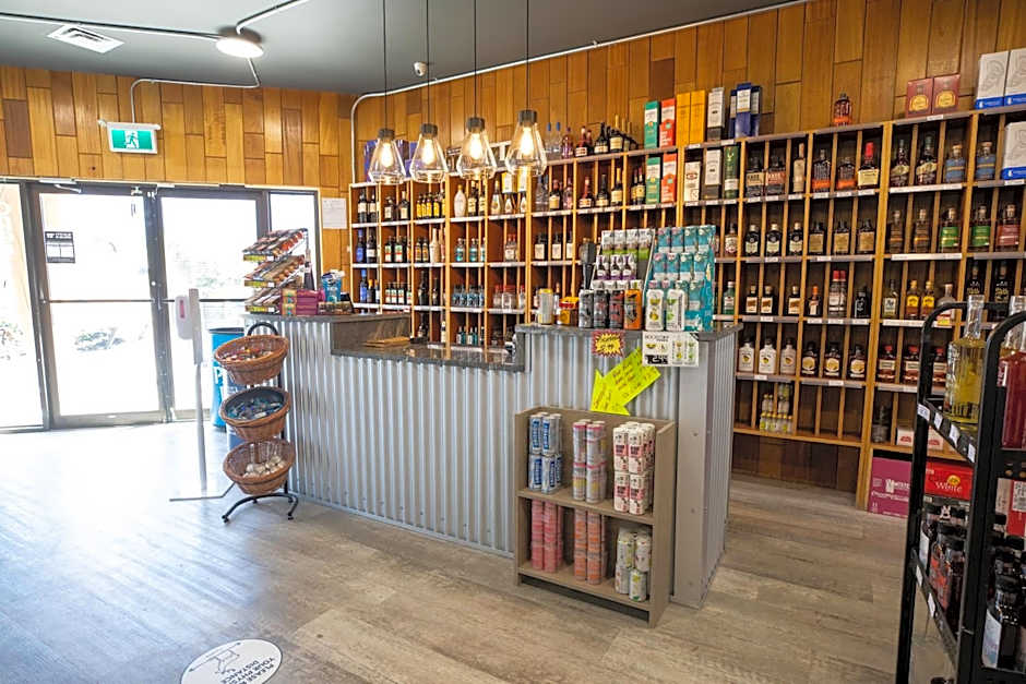 Invermere Inn & Suites