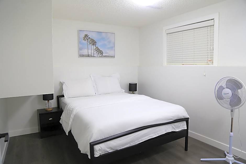 Cozy 3 beds Suite Near Calgary Airport Sleeps 6