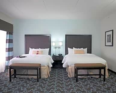 Hampton Inn & Suites Nashville at Opryland