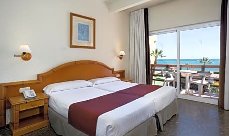 Double or Twin Room with Frontal Sea View