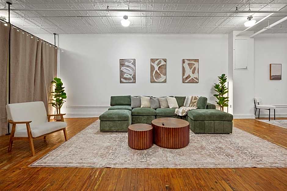 Massive SoHo Loft 4 Bedrooms 2 Bath 7 Beds