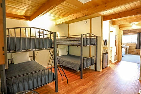 Deluxe Family Suite