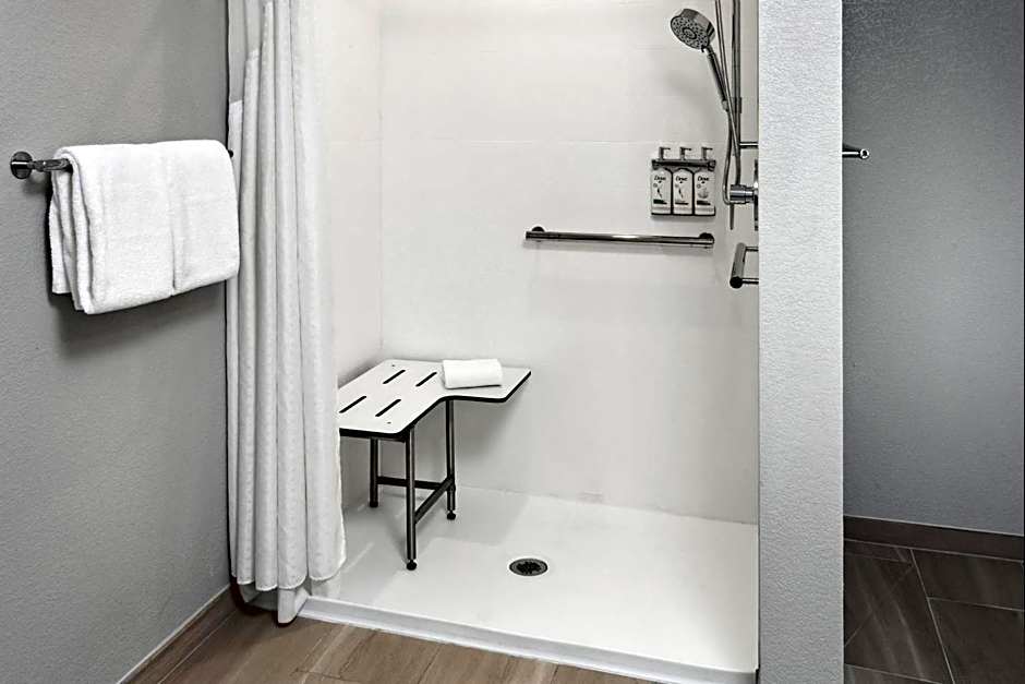 Holiday Inn Express Brookpark-Cleveland Airport Hotel By IHG