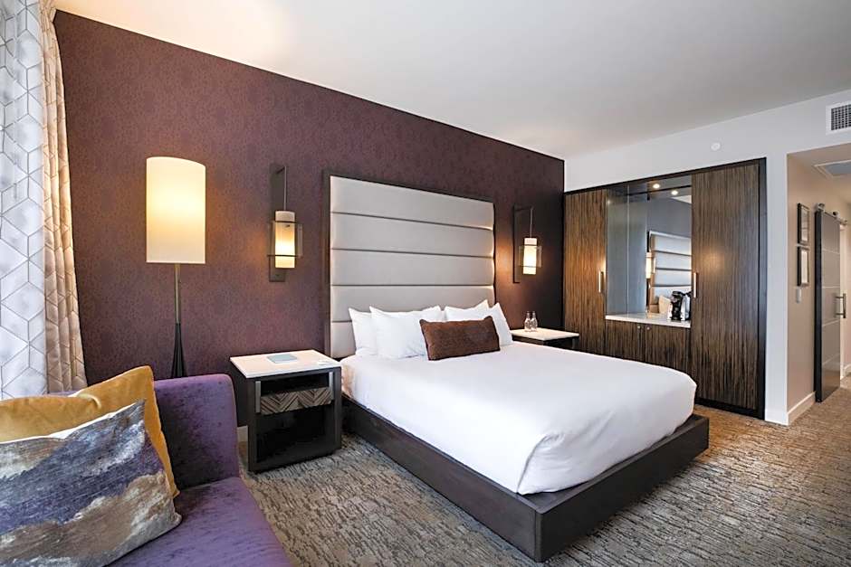 Ambassador Hotel Kansas City, Autograph Collection by Marriott