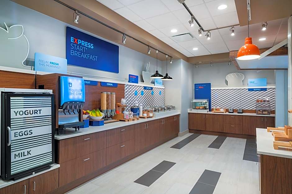 Holiday Inn Express & Suites St Peters By IHG