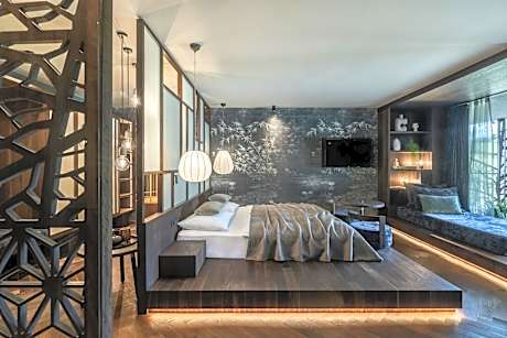 Deluxe Suite with Balcony