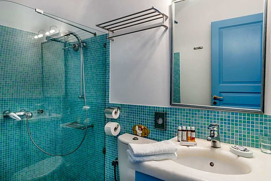 Pantelia Suites