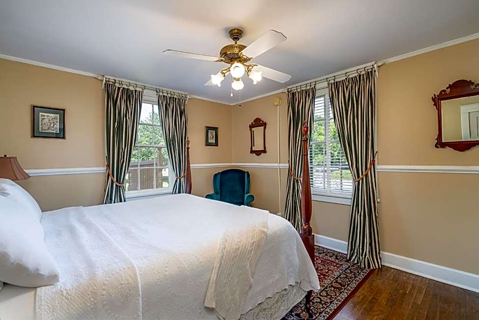 Cedars of Williamsburg Bed & Breakfast