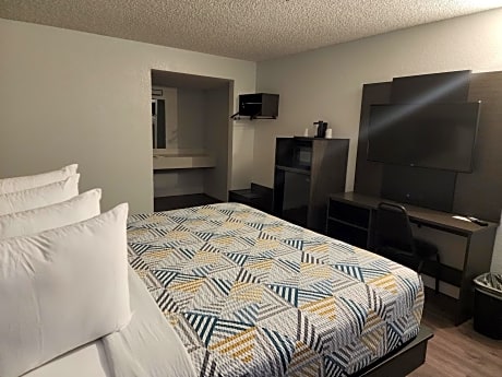 Queen Room with Two Queen Beds - Disability Access - Roll In Shower