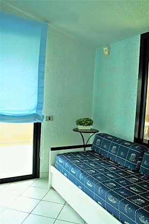 Deluxe One-Bedroom Apartment with Garden View