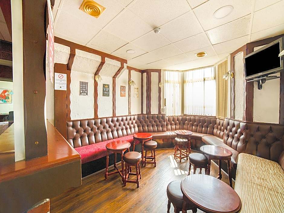 OYO The Golden Cheval Hotel & Shisha Bar