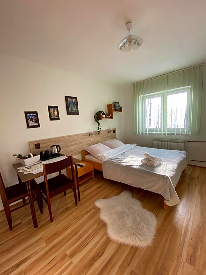 Pokoje Gościnne Pod Jaworem - obok pięknego szlaku wzdłuż rzeki Białka, 1km do stoków Kotelnica