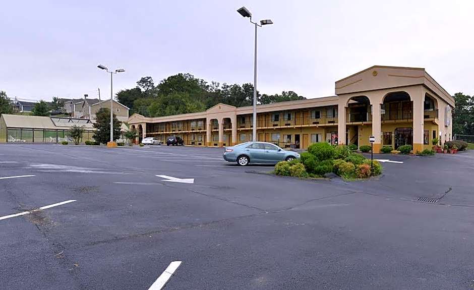 Econo Lodge Inn & Suites