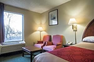 Quality Inn Airport-Near Uptown