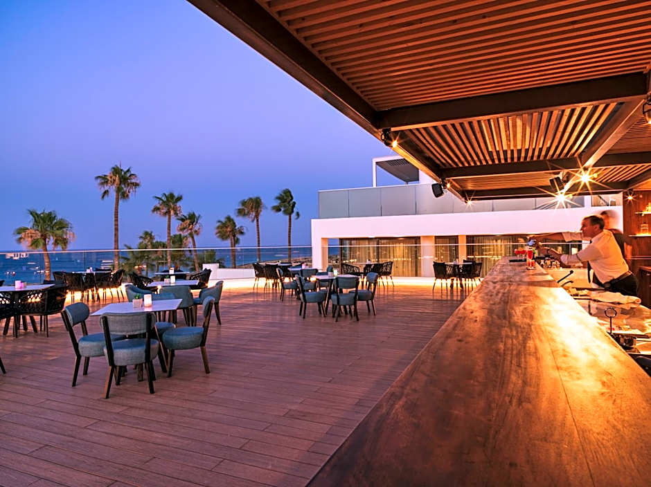 Leonardo Crystal Cove Hotel & Spa - Adults only