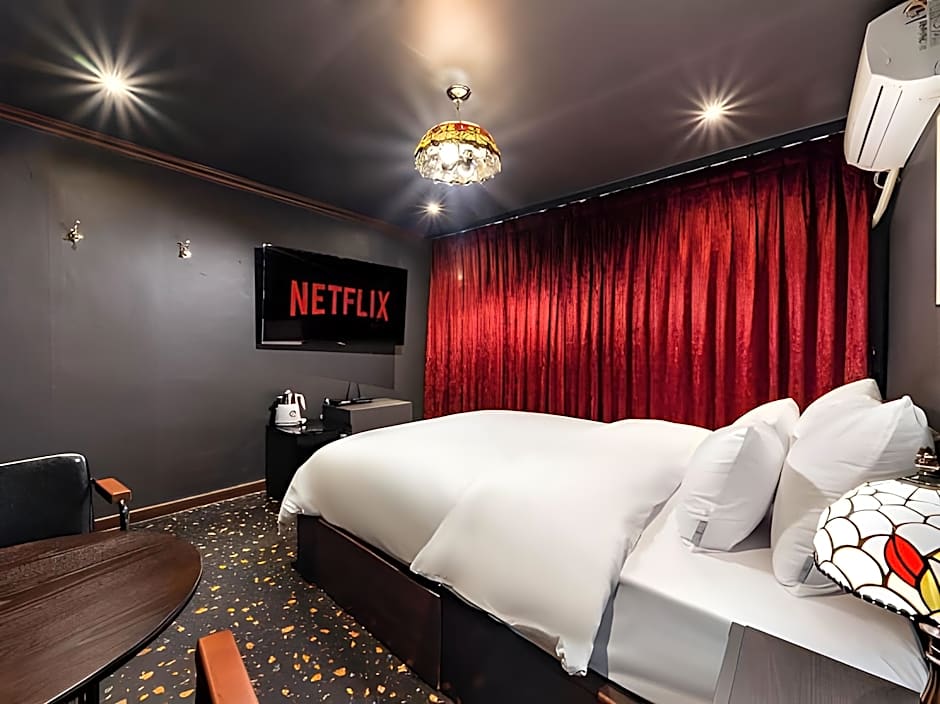 Shourin Hotel Cheonan by Aank