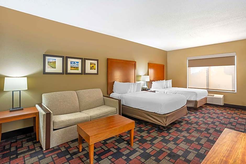 Photo 1 of 4 of 2 Double Beds with Sofabed Suite, Accessible, Bathtub