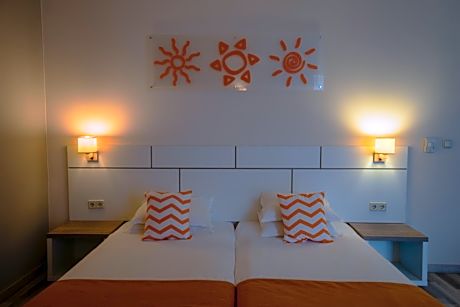 Double or Twin Room with Balcony and Sea View