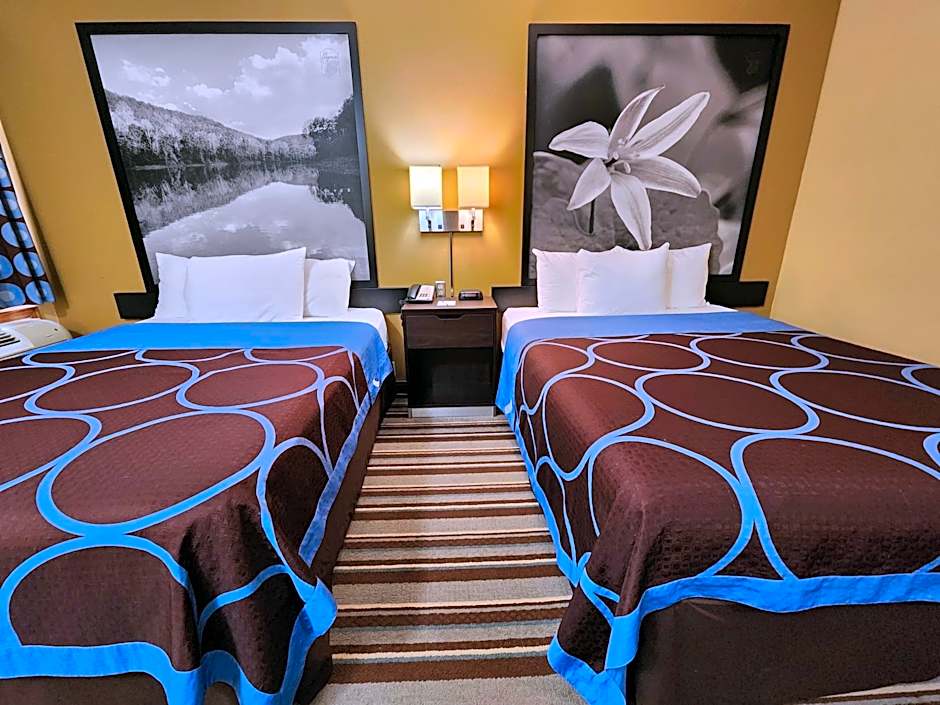 Super 8 by Wyndham Pine Bluff