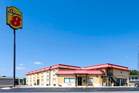 Super 8 by Wyndham Clinton