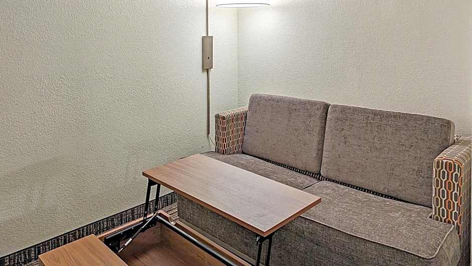 Estherville Hotel & Suites