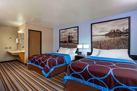 2 Queen Beds Lake View Non-Smoking